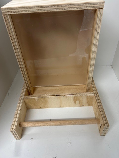 Ply wooden large bird aviary hopper (Lid and perspex front) Ply wooden large bird aviary hopper (Lid and perspex front)